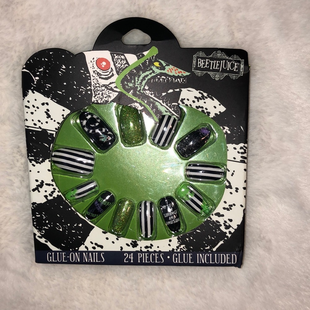 Beetlejuice nails